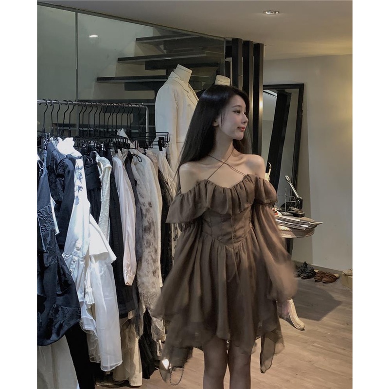 Đầm Trễ Vai Một Bên Vai Tay Loe Dài Phong Cách Mới Màu Cà Phê Cho Nữ