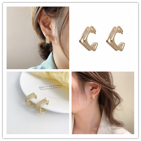 Đôi Khuyên Tai Mạ Vàng Họa Tiết Hình Học Thời Trang Cho Nữ