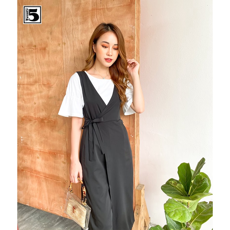 Quần yếm cổ V dáng lửng Twentyfive M610