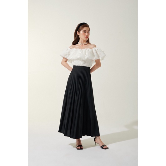 WHITELAZZ | Áo trễ vai bèo thêu hoa nổi - Helen Off-shoulder Top