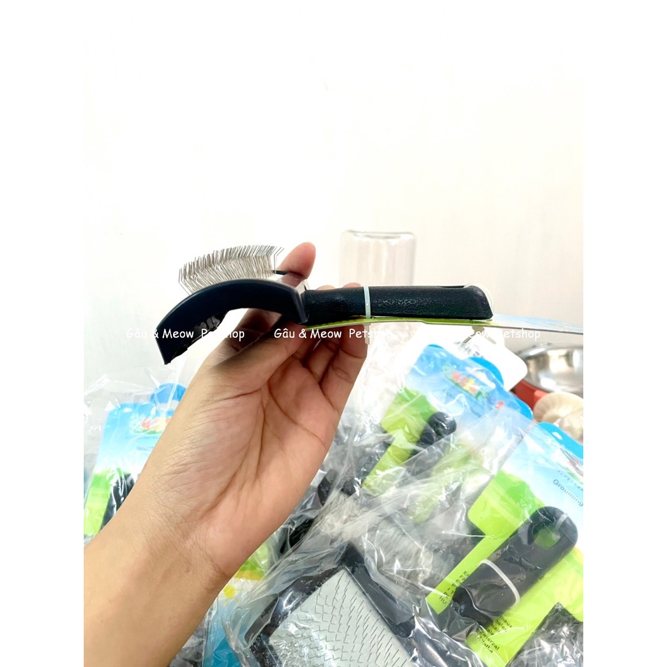 Lược cong đánh bông tơi lông gỡ rối chải lông chết làm mượt lông chó mèo - cán nhựa
