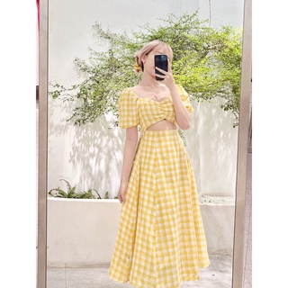Đầm kiểu midi 2 lớp cut out chân ngực thời trang GAGO hoạ tiết caro vàng trắng GG3974