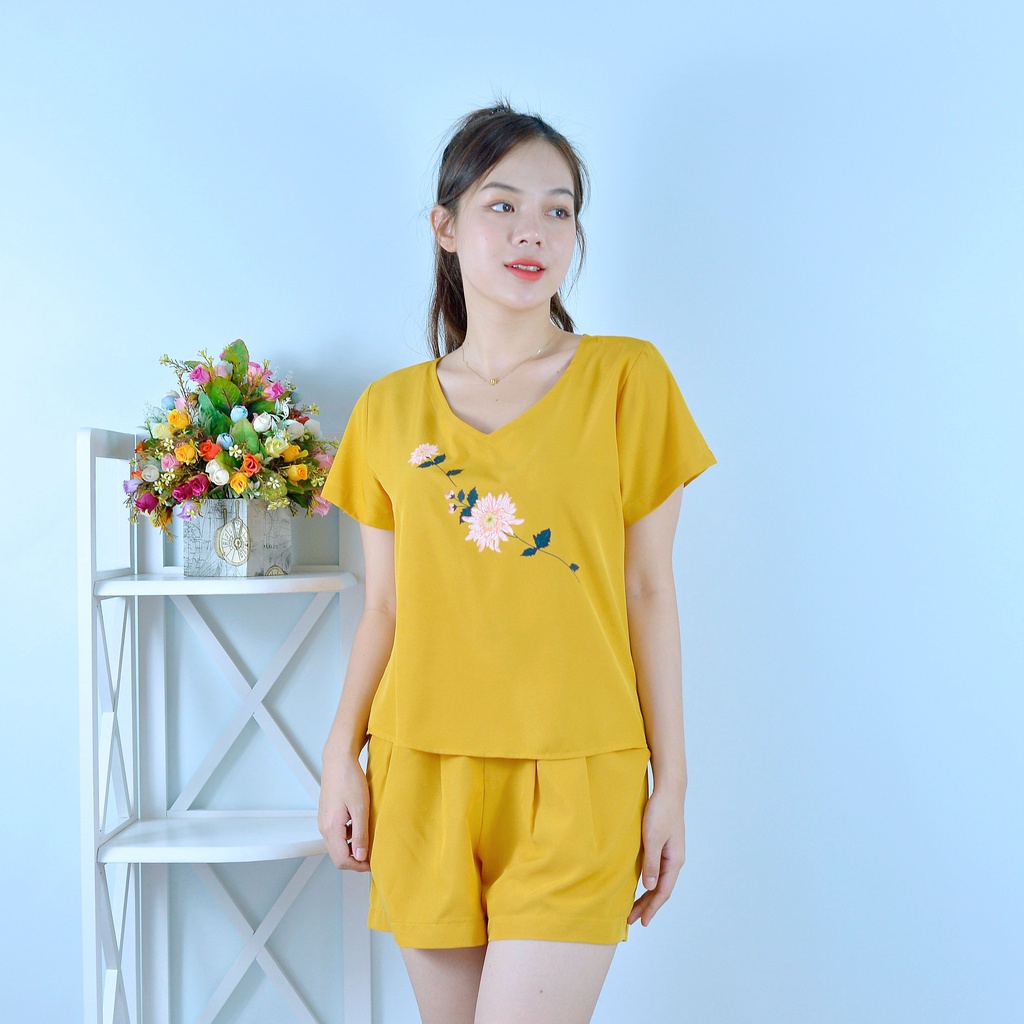 Bộ đồ nữ MÀU VÀNG CỔ TIM IN HOA  - vải lụa cao cấp - Cực Kì Sang Chảnh