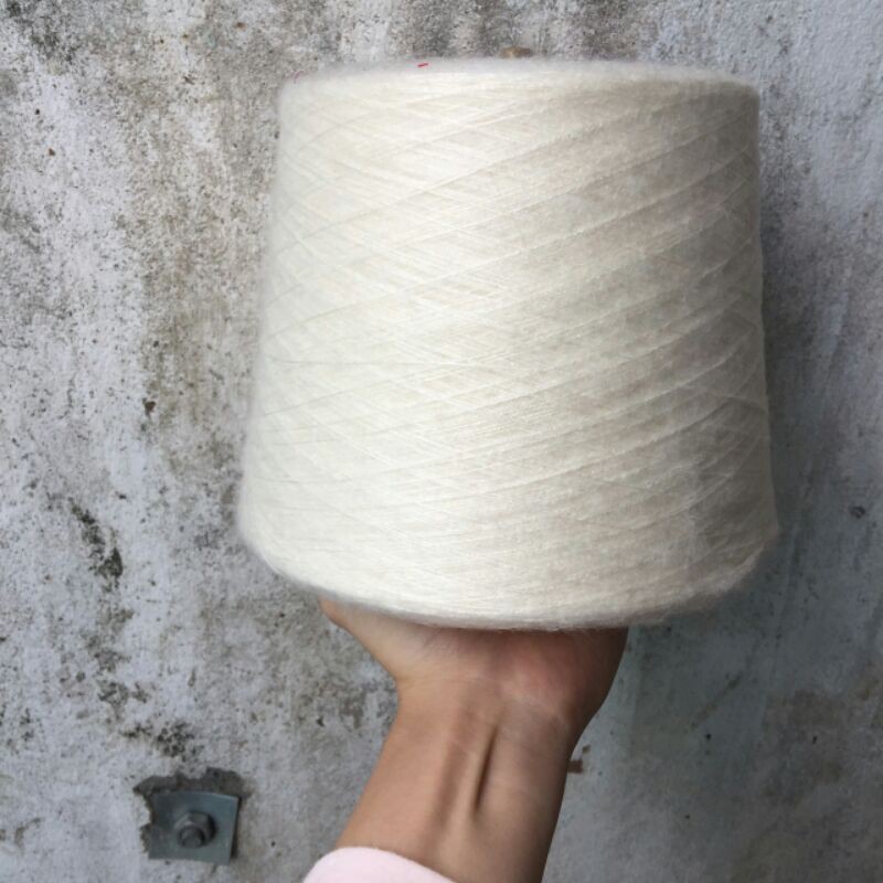 Thanh lý len mohair màu trắng kem vani