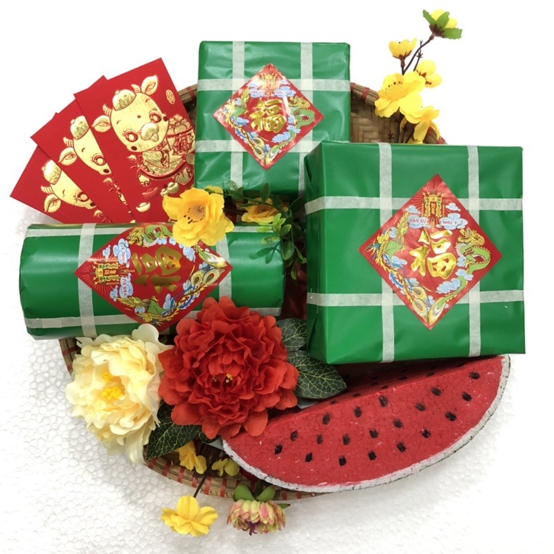 Mẹt tre đựng bánh chưng, bánh tét dưa hấu kèm phụ kiện trang trí Tết