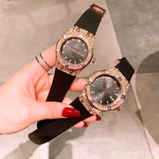 Đồng Hồ Cặp Hubblo Viền Đá Vuông