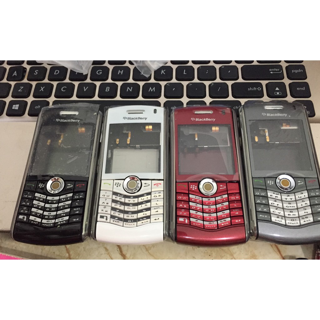 vỏ blackberry 8110/8120 kèm phím đầy đủ như hình.