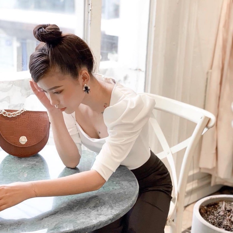 Áo cổ vuông tay phồng lỡ thanh lịch màu trắng, đen
