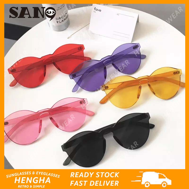 Kính mát trong suốt thiết kế ấn tượng