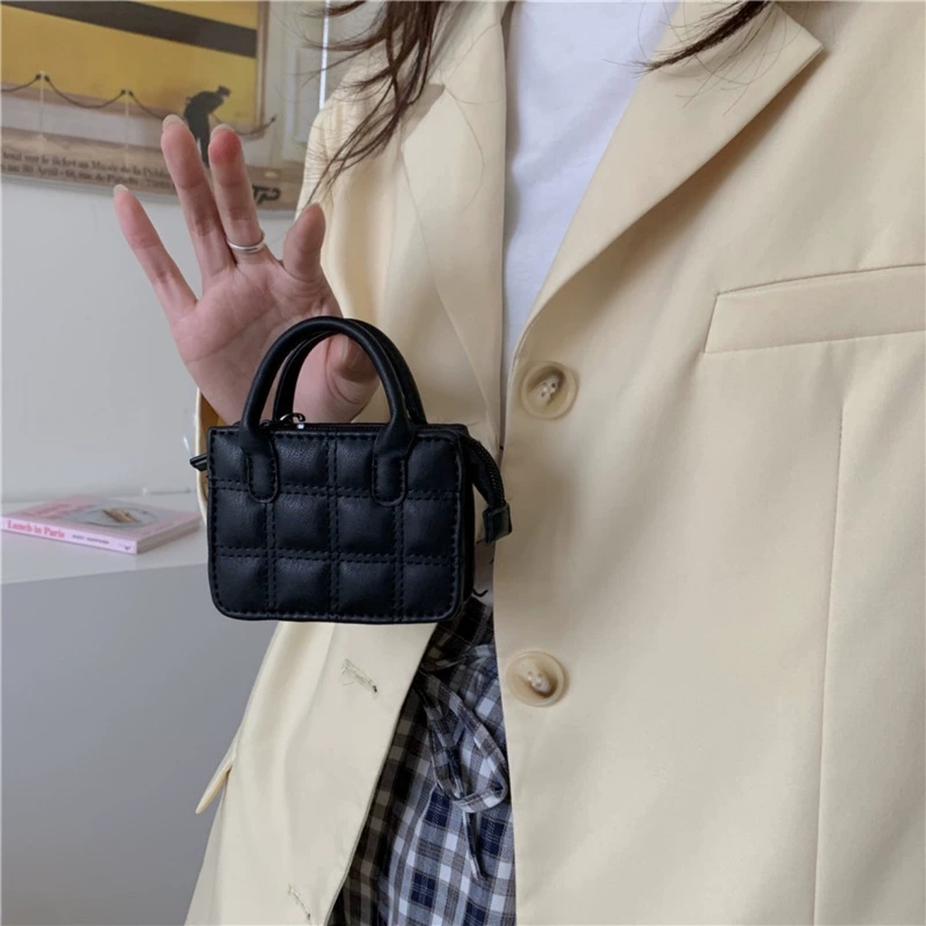 Túi đeo chéo mini bag siêu nhỏ chất liệu da trần trám kèm quai xách xinh xắn