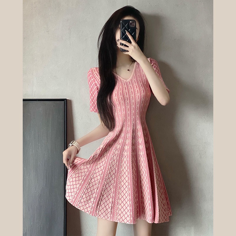 V-collar pink knitted dress women's summer 2021 summer new French style skirt with waist-tucked waist