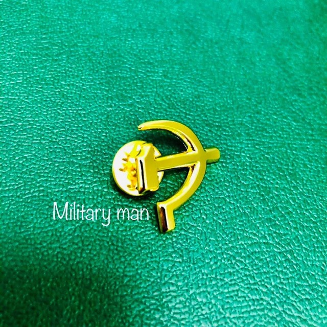 Ghim cài áo logo Búa liềm