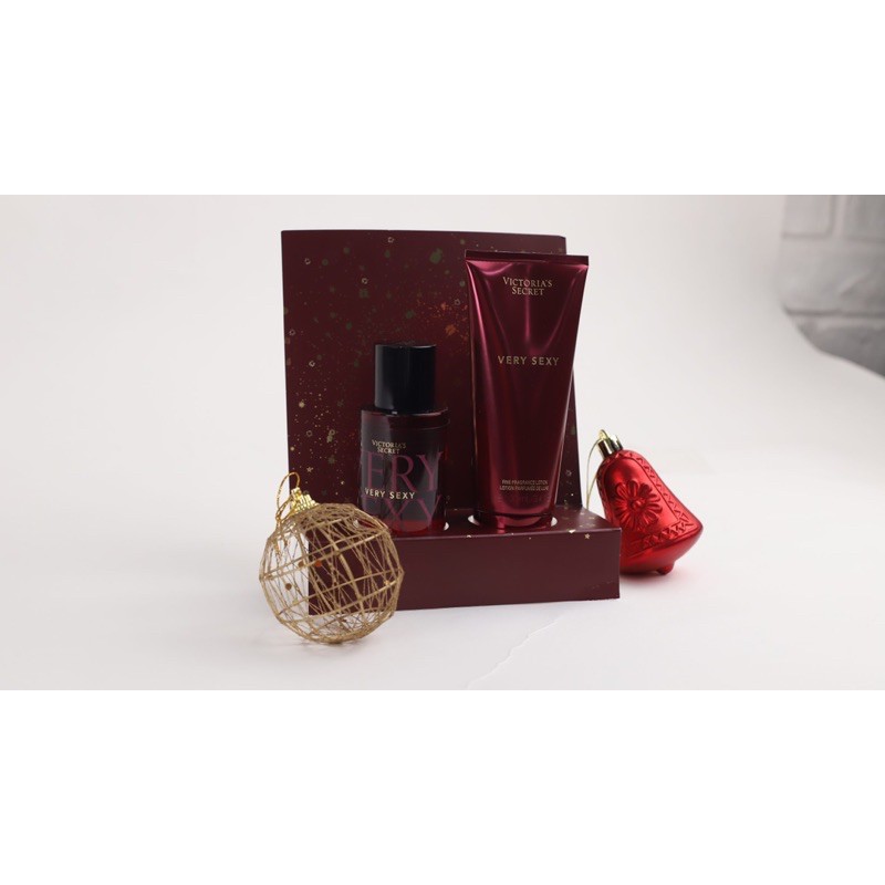 Bộ Sản Phẩm Victoria’s Secret Very Sexy Mist & Lotion (X'mas 2020) | BigBuy360 - bigbuy360.vn