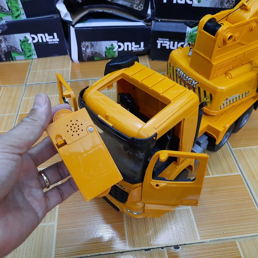 Mô hình xe ô tô cẩu móc cỡ lớn đồ chơi trẻ em có âm thanh và đèn mở được cửa xe