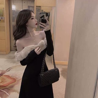 váy trễ vai cổ lông