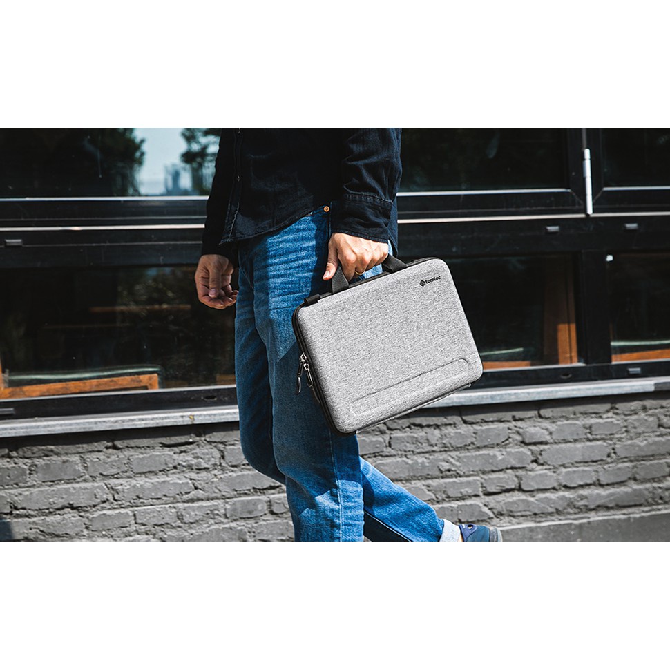 TÚI ĐEO CHÉO CHỐNG VA ĐẬP TOMTOC (USA) EVA FOR MACBOOK PRO 13''/15″/16'' GRAY - HÀNG CHÍNH HÃNG