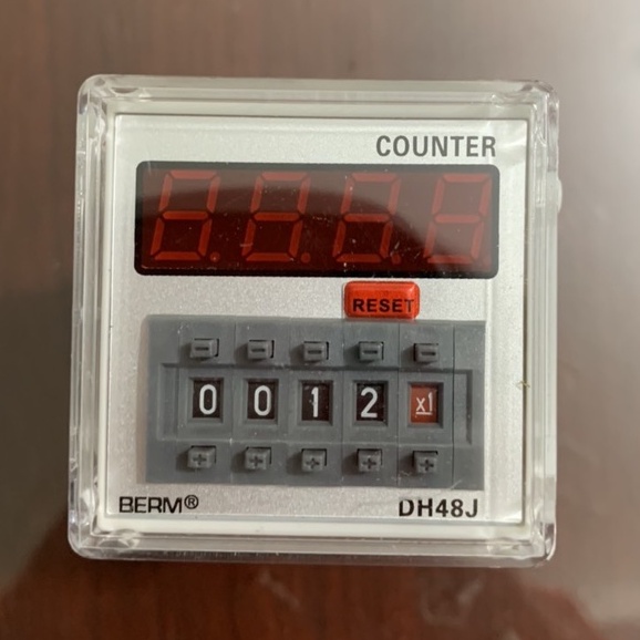 Bộ đếm BERM  DH48JA 8 chân kèm đế
