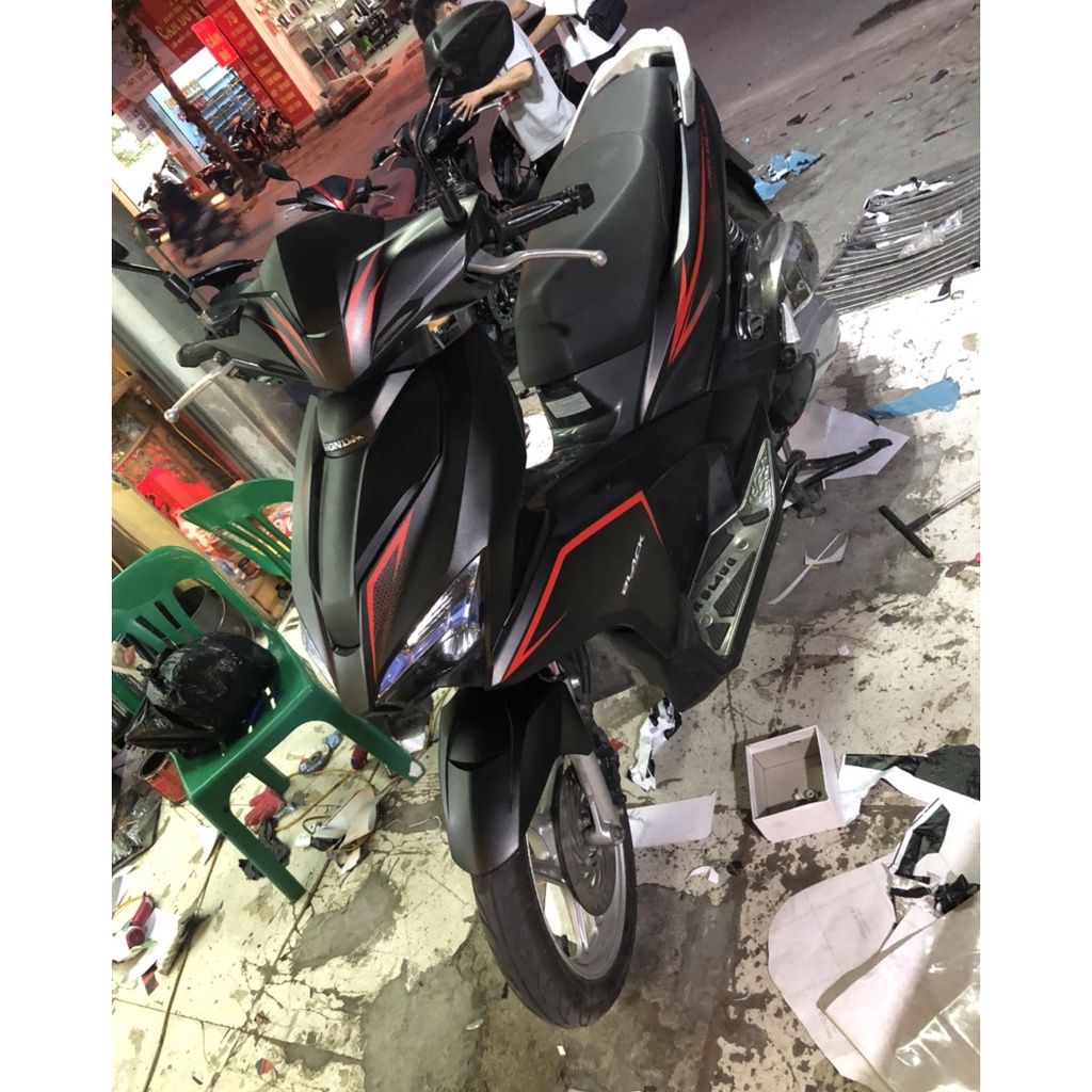 Tem Trùm Air Blade Đen Nhám Chỉ Đỏ