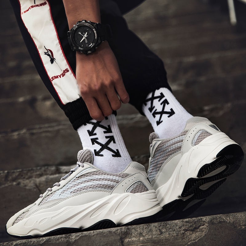 Giày Thể Thao Yeezy 700v2 Thiết Kế Năng Động Trẻ Trung Cho Nam