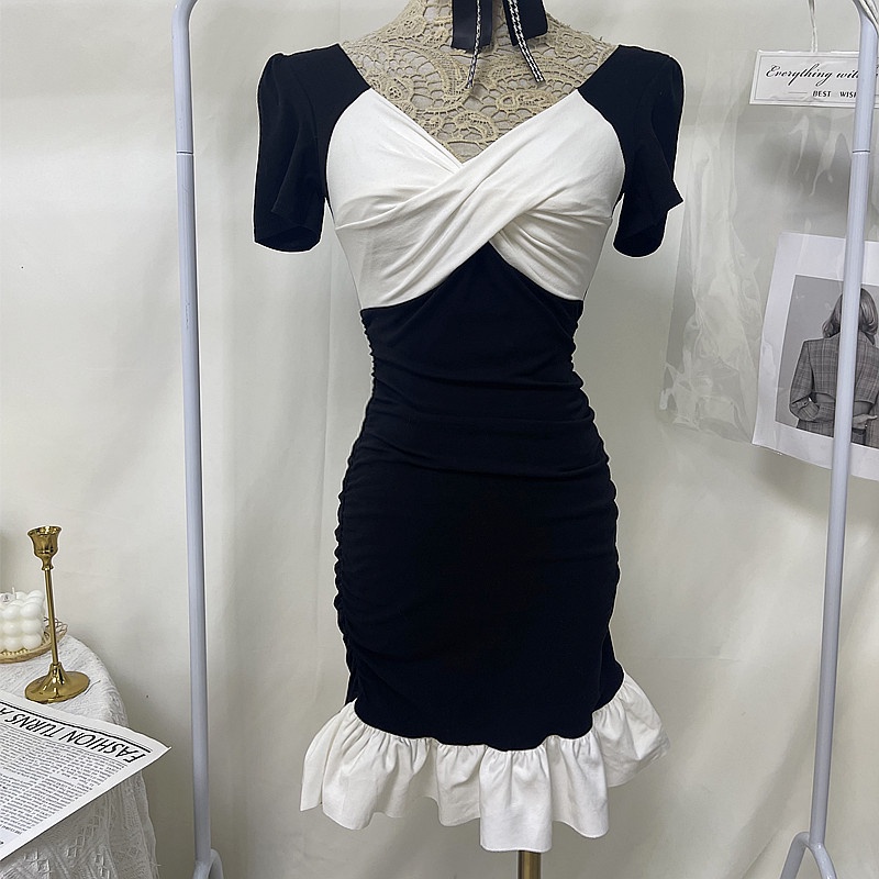 Đầm Váy Ngắn Nữ Ôm Body Thiết Kế Nhăn Có Viền Trắng 2 Màu Đen Xanh Phong Cách Hàn Quốc Đơn Giản Vải Thun Co Giãn Loại 1 | BigBuy360 - bigbuy360.vn