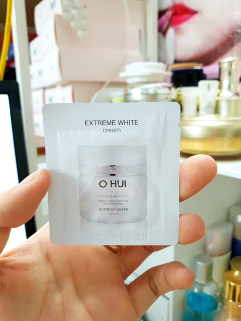 Kem trắng da và chống lão hóa. OHUI Extreme White Cream Snow vitamin