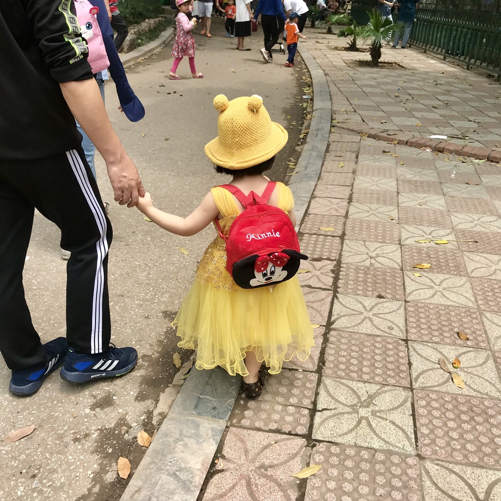 Balo nhung cho bé mầm non đi học đi chơi , balo trẻ em đi mẫu giáo hoạt hình ngộ ngĩnh dưới 3 tuổi