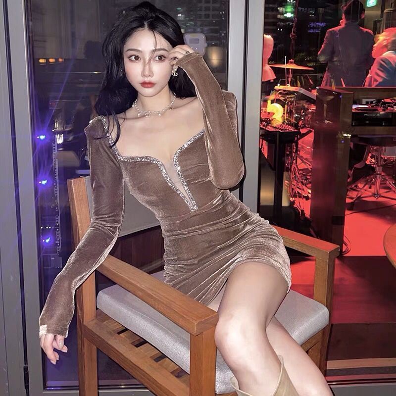 Đầm nhung dáng ôm thời trang thu đông cao cấp mới dành cho nữ 2021