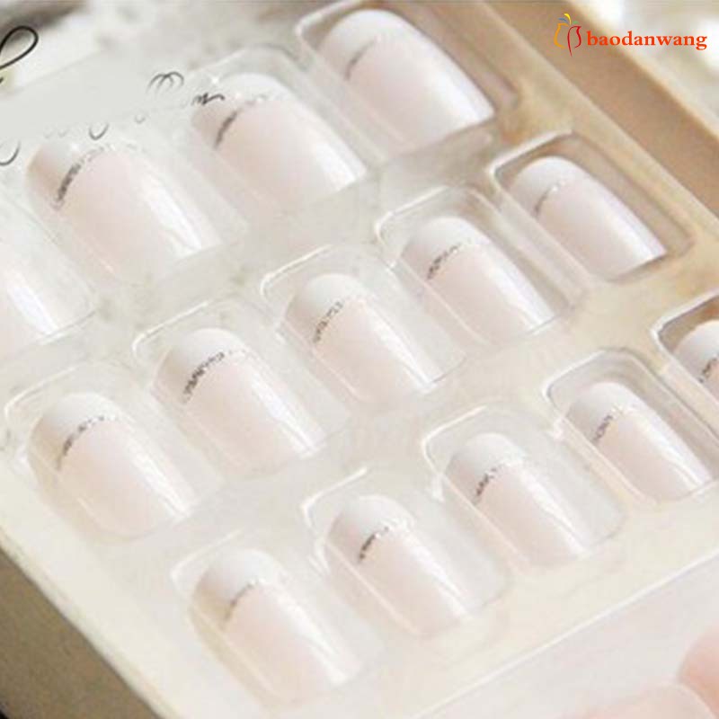 [Hàng mới về] Set 24 móng tay giả ngắn màu trắng nhạt che phủ toàn diện phong cách Châu Âu đơn giản