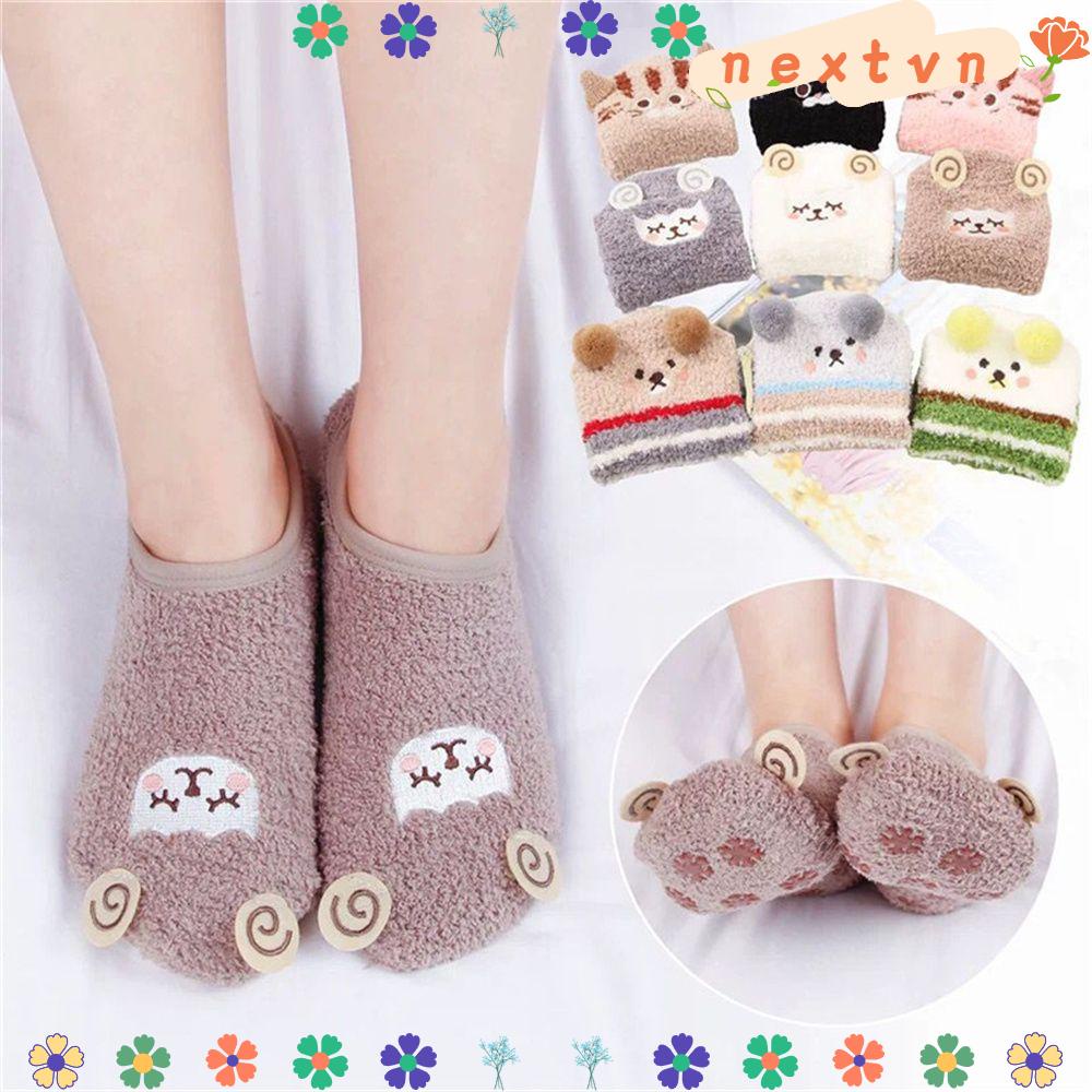 Đôi vớ đi trong nhà bằng vải bông san hô chống trượt giữ ấm mùa đông in họa tiết hoạt hình dành cho bạn nữ