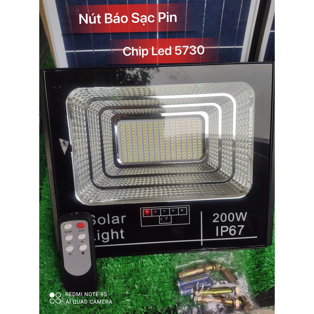 Đèn Led Pha Năng Lượng Mặt Trời 300w, 200W,100W,IP67. Sáng Liên Tục 12h, Có Nút Báo Sạc Pin