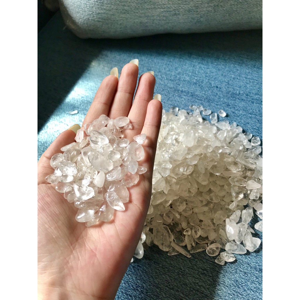 Đá vụn tinh thể thach anh trắng tư nhiên thanh tẩy phong thủy, túi 100g | BigBuy360 - bigbuy360.vn