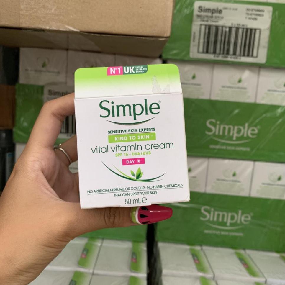 (TKNT) Kem dưỡng ẩm Simple Kind To Skin Vital Vitamin Day Cream SPF 15 50ml(cherri)