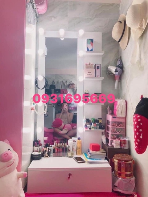 Bàn trang điểm gương đèn led kèm kệ