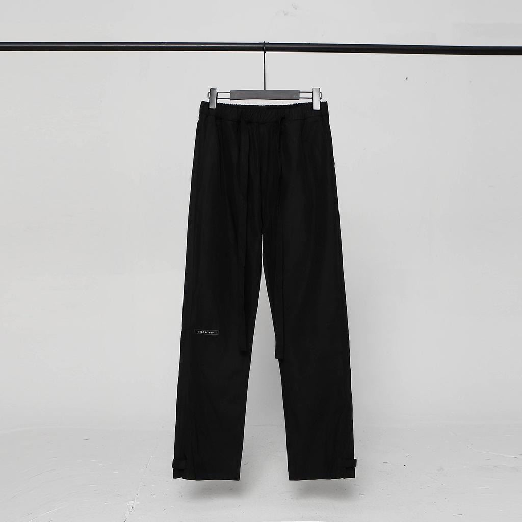 Quần dài Essentials FOG Nilon SS22, Fear Of God Essentials Pant, dạng vải gió, màu đen BapeVN