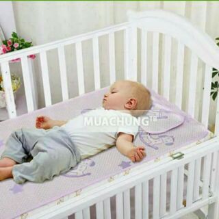Chiếu điều hòa cho bé có kèm gối