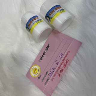 Hai hộp kem chua trộn siêu trắng