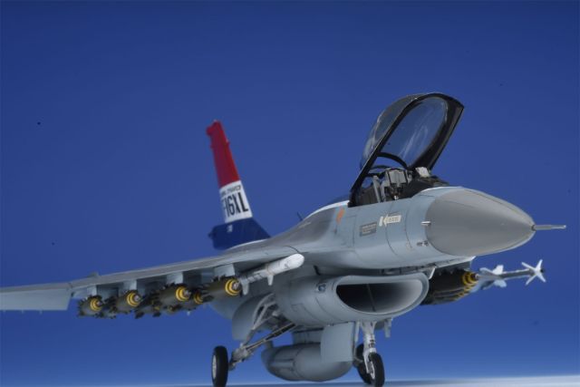 Kinetic 48026 Mô Hình Máy Bay 1/48 F-16XL Experimental Fighter Aircraf