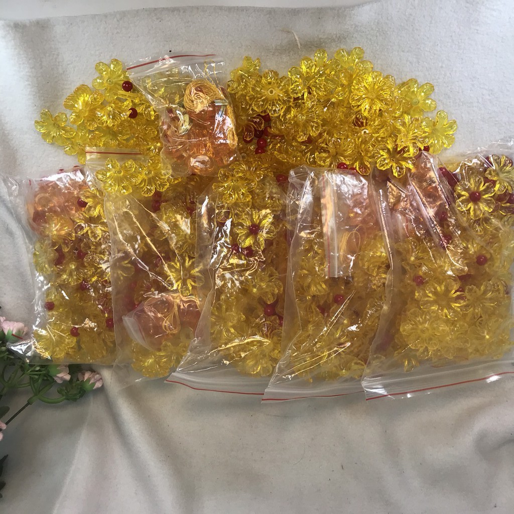 Phụ kiện của cây kim tiền cành vàng hoa phale kèm nhụy đỏ(100g) hàng đẹp