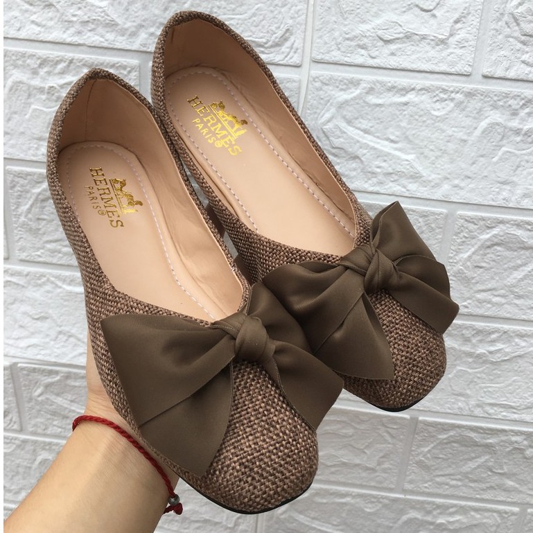 Giày nữ đế bệt gắn nơ nâu chất dạ sang trọng giá rẻ [ Form rộng] | BigBuy360 - bigbuy360.vn