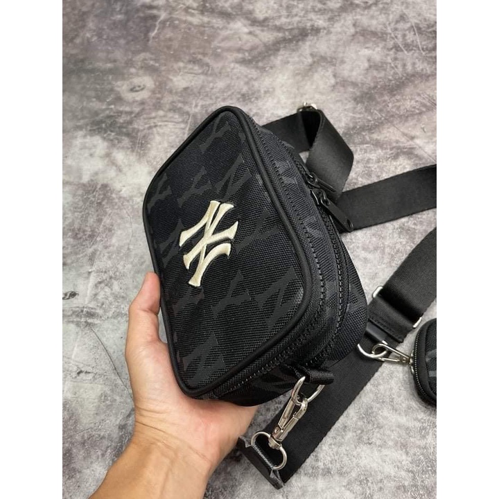 Túi đeo chéo MLB hoạ tiết monogram dành cho cả nam và nữ phong cách Hàn Quốc - Hùng Nón Hiệu