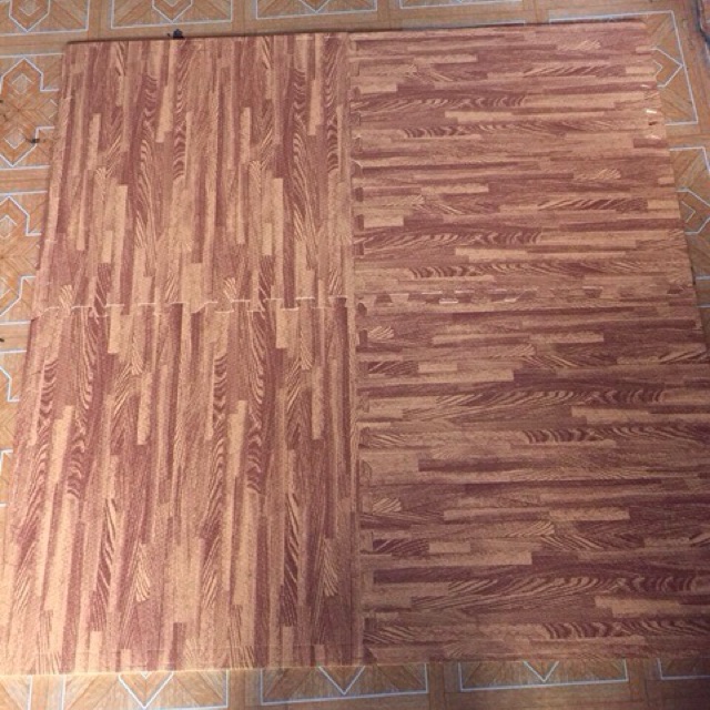 4 tấm thảm xốp vân gỗ(60*60*1cm)có thanh ráp tường