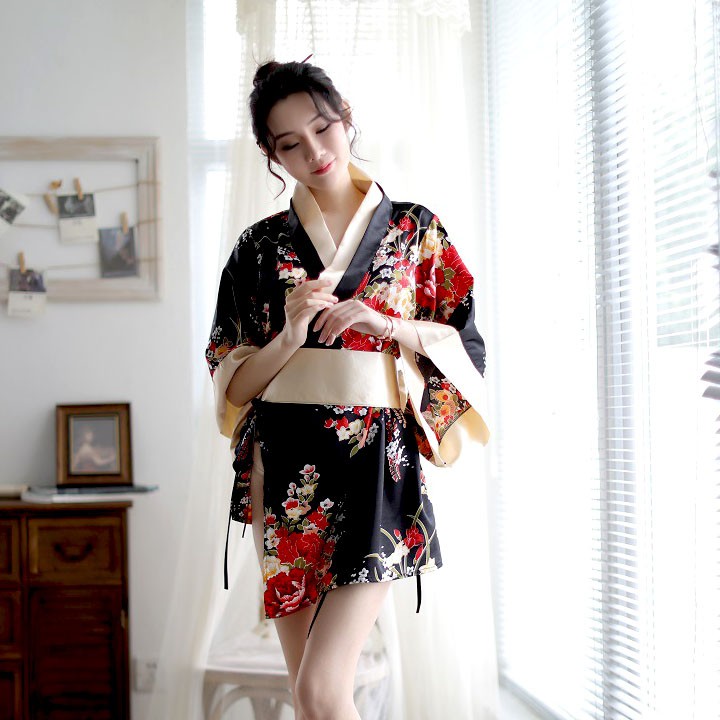 Áo choàng phong cách Nhật Bản với màu đen quyến rũ | BigBuy360 - bigbuy360.vn