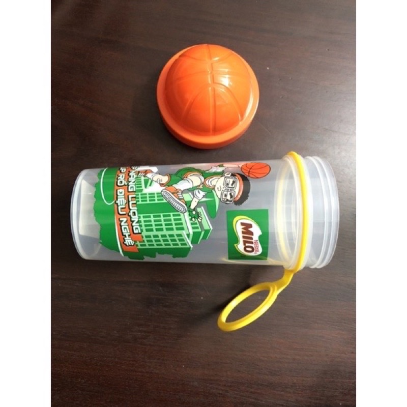 Set 2 BÌNH NƯỚC MILO NĂNG ĐỘNG NẮP HÌNH TRÁI BÓNG