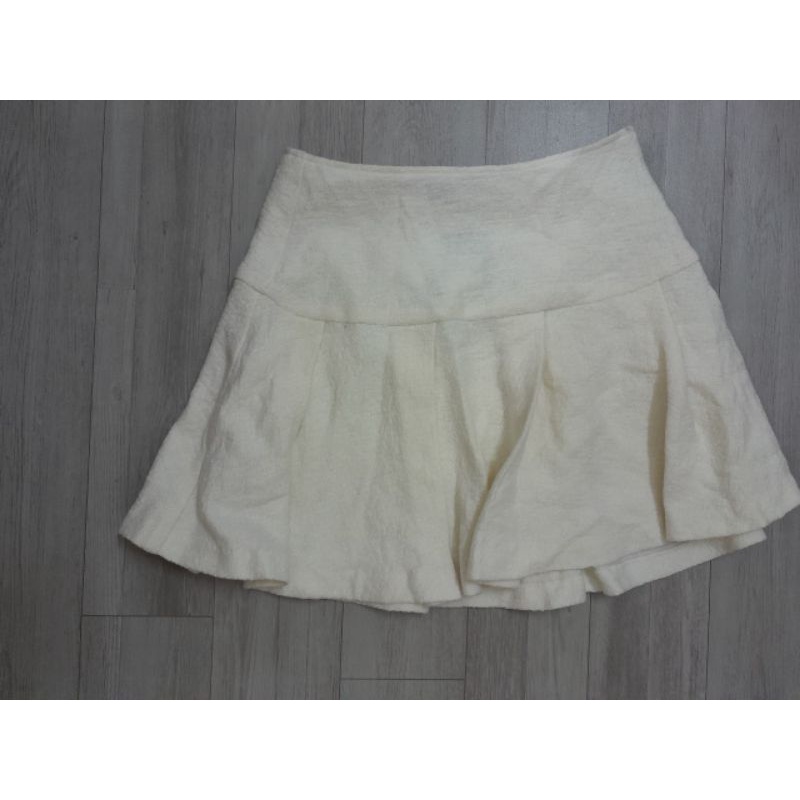 Chân váy dạ thu đông BCBG VNXK cv tennis ngắn len dệt cạp cao dáng xoè mini short skirt màu trắng xuất khẩu dư xịn