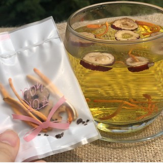 Dầu gội ngăn rụng tóc, dầu gội thảo dược kích thích mọc tóc Amla Detox 300ml