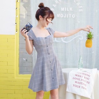 Đầm kẻ nút đen 2 màu