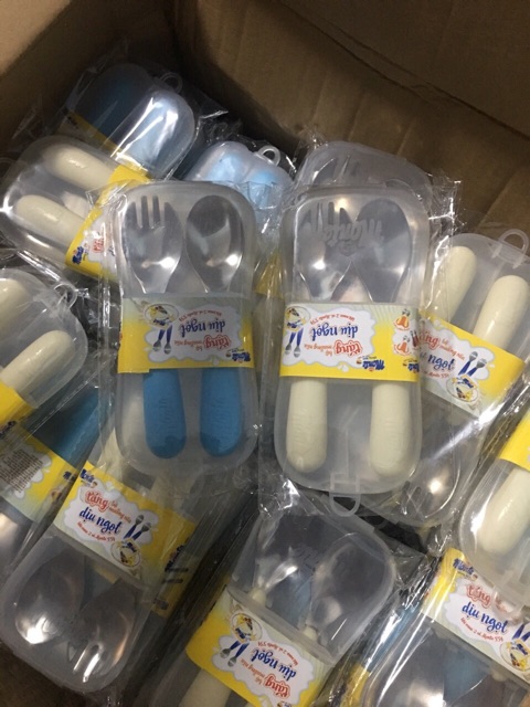 Bộ thìa muỗng có hộp dành cho bé. Hàng KM monte