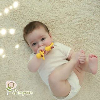Gặm nướu hươu cao cổ cho bé