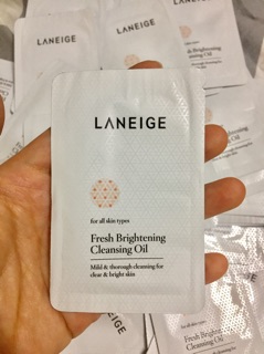 Sample dầu tẩy trang Laneige