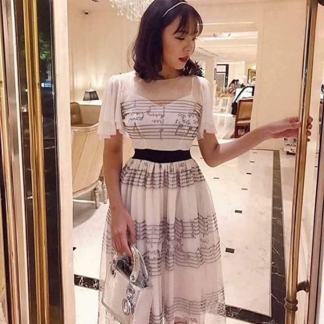 ĐẦM XÒE HỌA TIẾT NỐT NHẠC SIÊU XINH. ( THIẾT KẾ CAO CẤP)